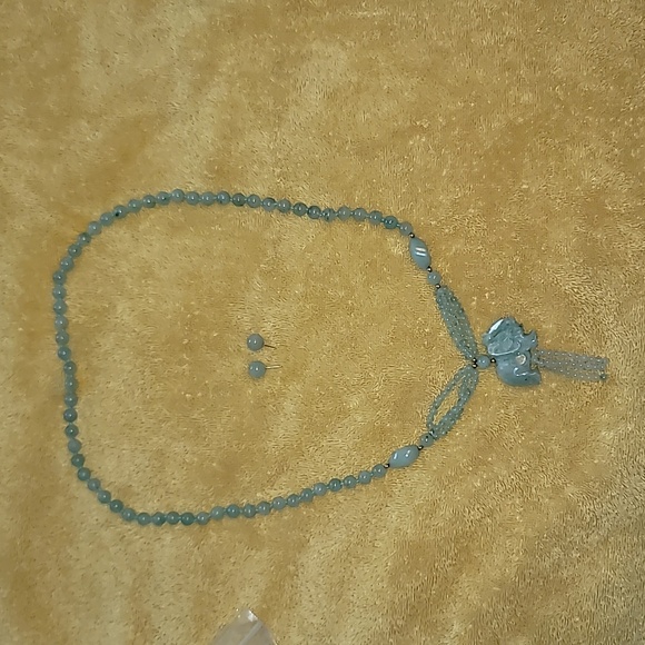 Vintage Beautiful Elephant Jade & 14k Gold  Necklace & Earrings - Picture 2 of 15